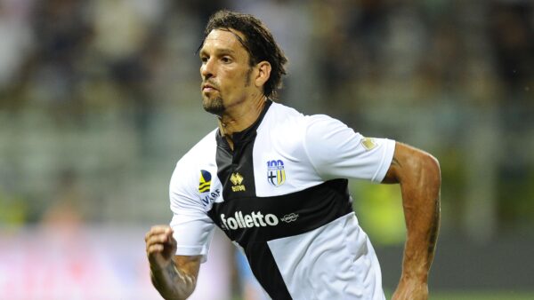 Amauri Parma 2013 maglia crociata azione ifa
